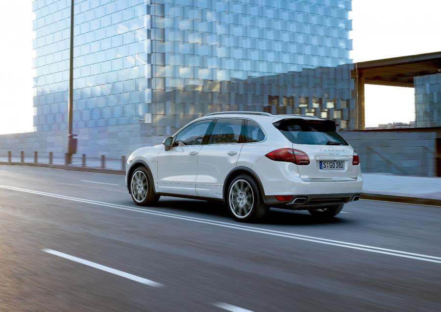  Porsche Cayenne S Hybrid 2010 года  (фото 13 из 16)